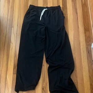 Vuori Black Pants with Cream Tag
